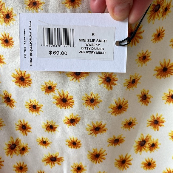 We Wore What Daisy Slip Skirt Size Small - Picture 4 of 5
